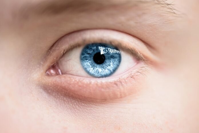 foto de um lindo olho azul