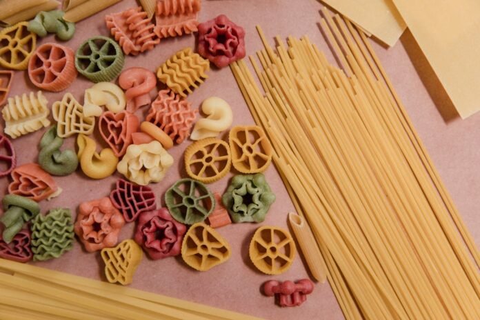 Diversos tipos de macarrão.