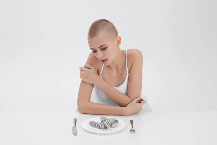 uma jovem com sintomas de anorexia.
